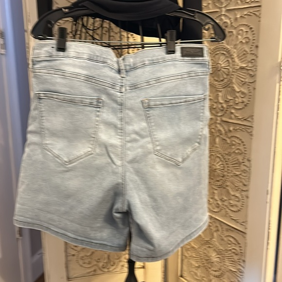 Light Blue - Picture 3 of 4